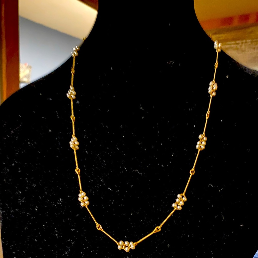 Avon pearl (possibly faux pearl) necklace.